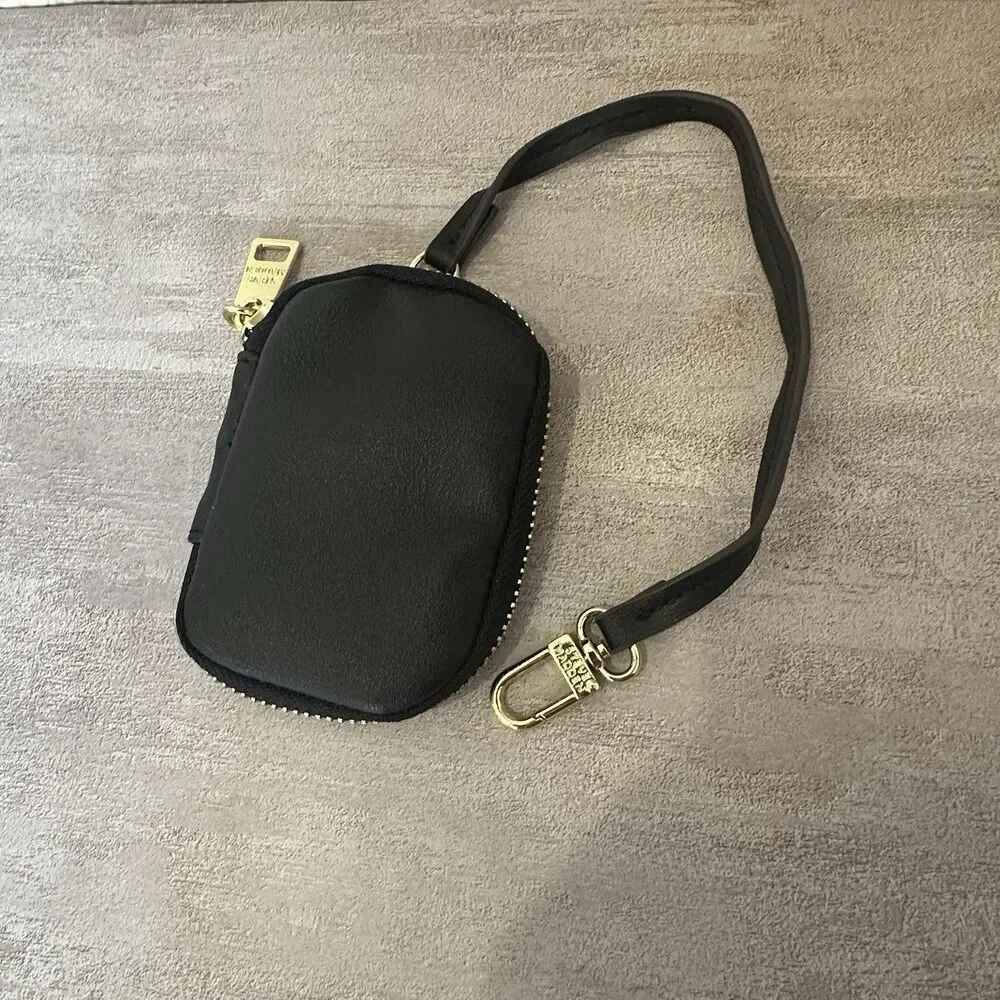 Steve Madden Black Bevie Satchel Side‎ Pouch Coins Earbuds Wallet Zip around